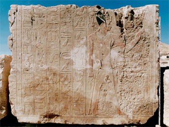 Konservierung von Stein mit Polychromie in Luxor