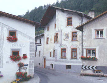 Facade conservation of various houses in Müstair