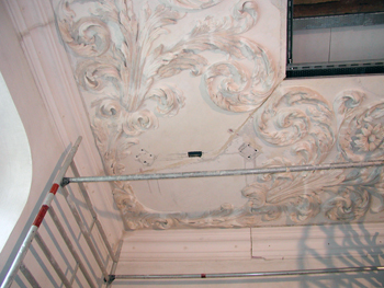 Transfer of stucco fragments of the Boucher ceiling